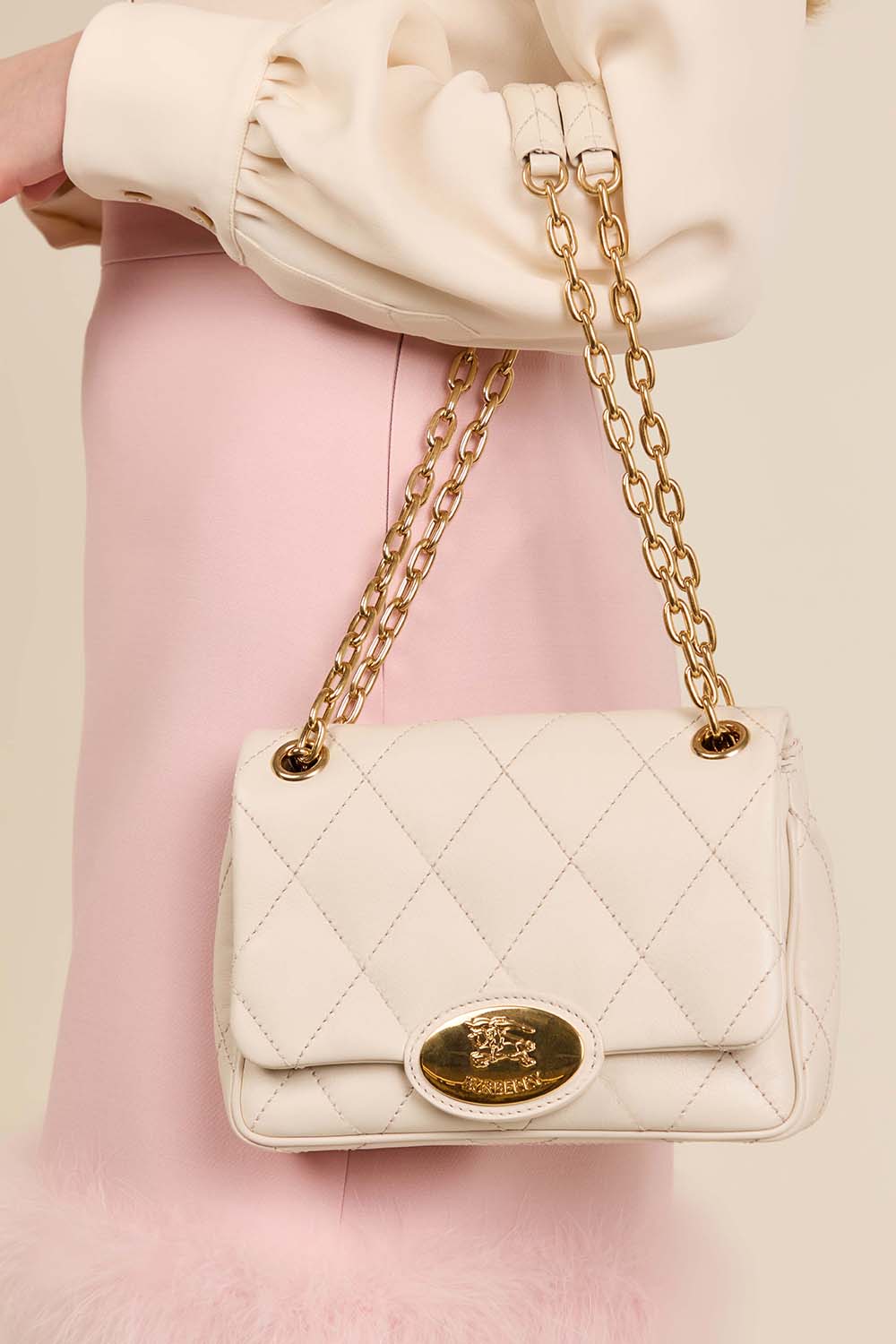 תמונת כל הלוק של תיק כתף סטרנד סמול